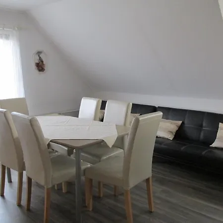 Betti Vendeghaz Апартаменты *