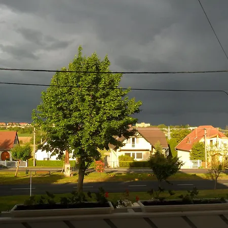 Betti Vendeghaz Apartament Alsópáhok