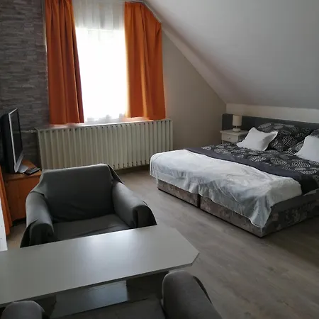 Betti Vendeghaz Апартаменты Альшопахок